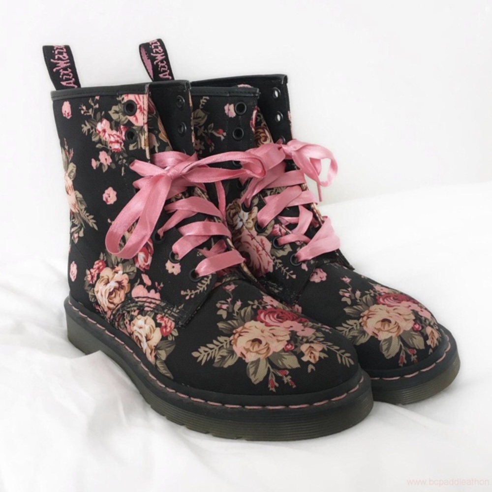 Like new Floral Canvas Doc Martens Ribbon 7